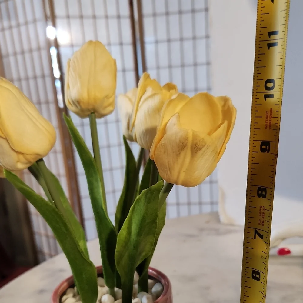 Vintage | Handpainted Yellow Tulips Honeycomb Vase with Rocks | realike*